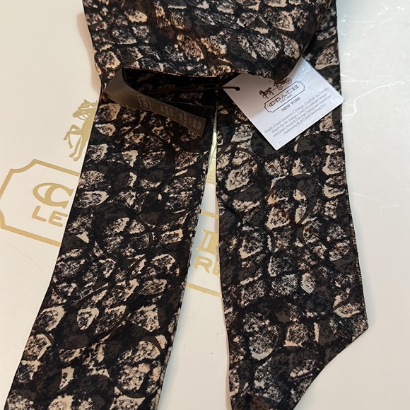 NWT Coach Signature Vintage Scarf - Picture 3 of 6